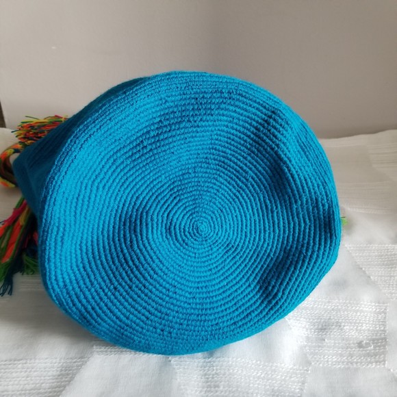 Mochilla Wayyu Handcrafted Woven Bucket Crossbody Bag Teal with Colorful Strap - Picture 10 of 13